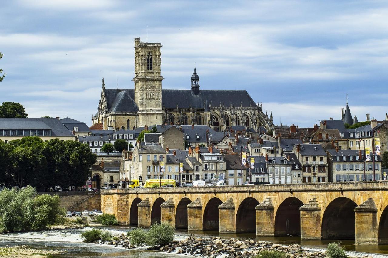 Sejour Tout Confort En Plein Coeur De Nevers, Studios Galet-Carbone Ou Terra Cotta Экстерьер фото